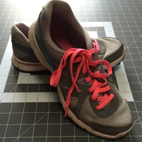 Women's Nike running shoe size: 8