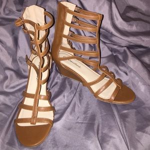 BRAND NEW ! Gladiator Camel wedge Sandals