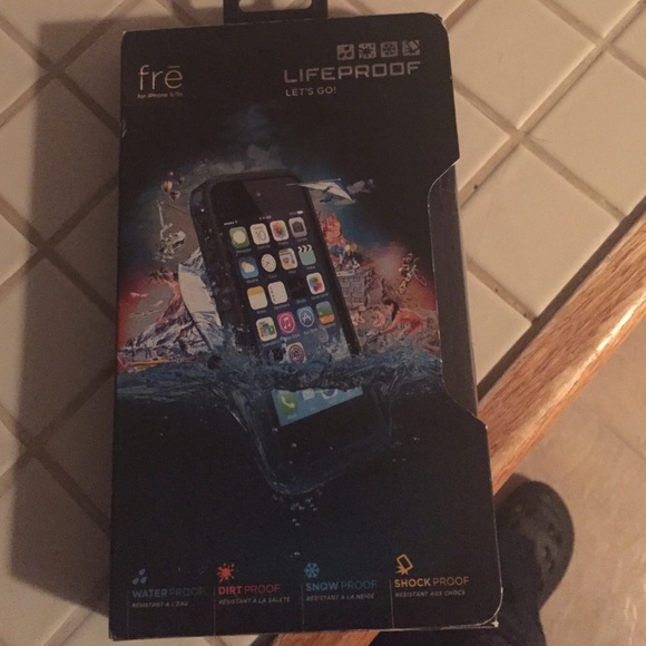 iPhone 5/5s lifeproof case Fre series