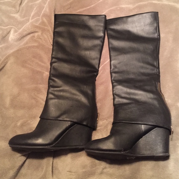 Black size 8 wedge boots