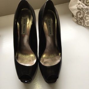 Black platform peep toe