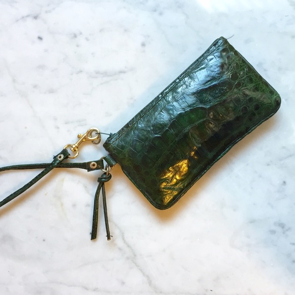 ✨Sale!✨Authentic Alligator skin wristlet