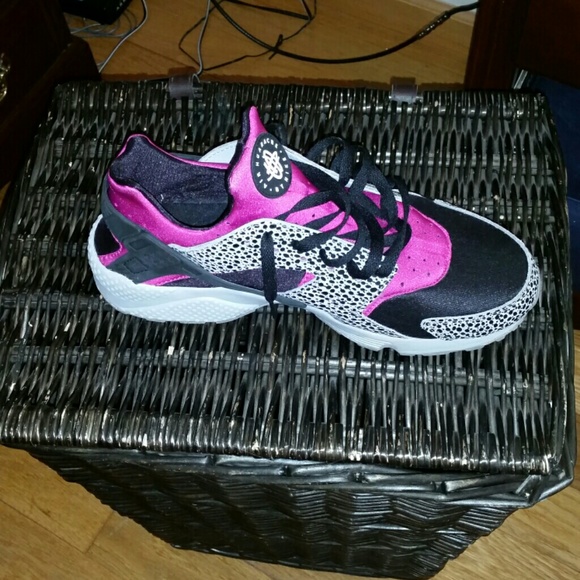 Custom made nikes - Picture 2 of 2