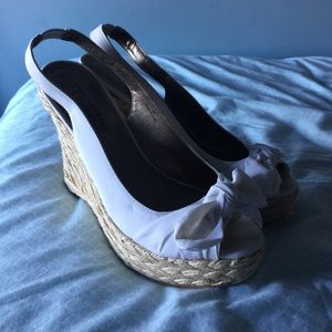 Moda shoes with white bow