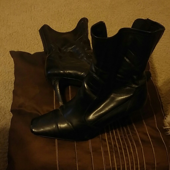 Boots - Picture 3 of 4
