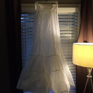 David's Bridal Fit & Flare Weding dress petticoat.