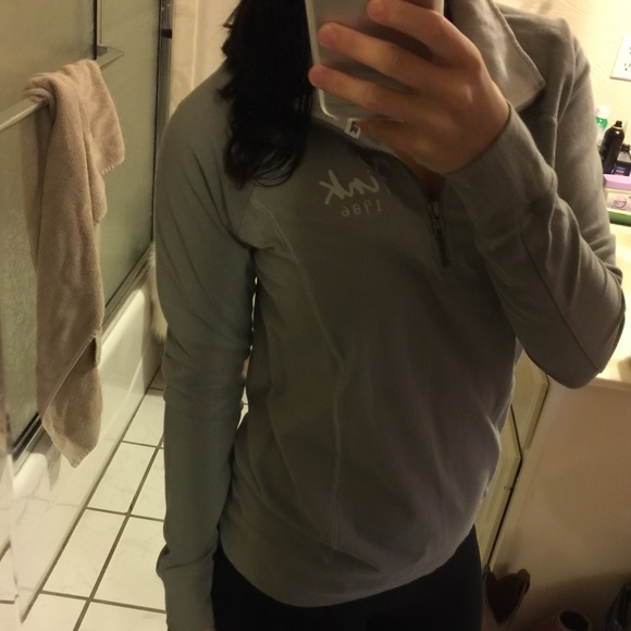 PINK Victoria's Secret Yoga Workout Top - Picture 1 of 3