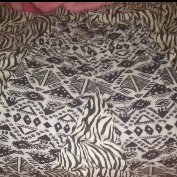 Black and white small leggings