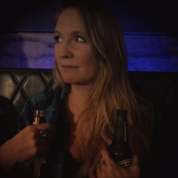 Meet your Posher 🦄 - Picture 2 of 4