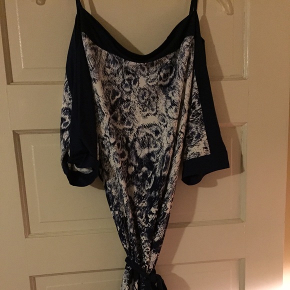 Great for beach wedding! Worn once