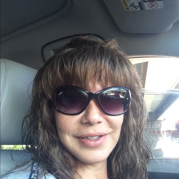 Meet your Posher, Cristina