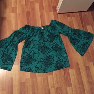 Bell bottom sleeve blouse