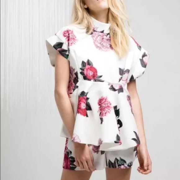 Cameo killing vibe top in white floral size S.