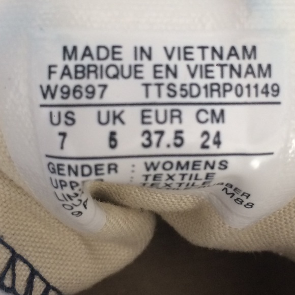 Converse - Picture 3 of 3