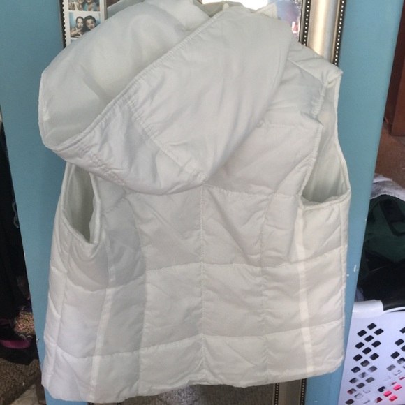 White vest juniors never worn - Picture 2 of 2