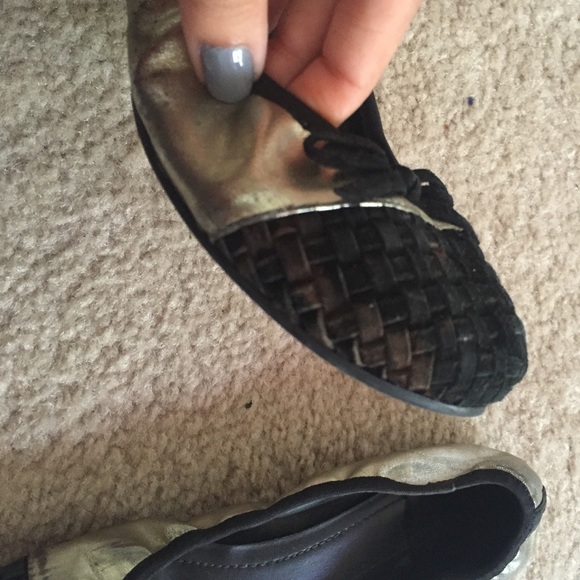 BCBG FLATS! - Picture 2 of 4