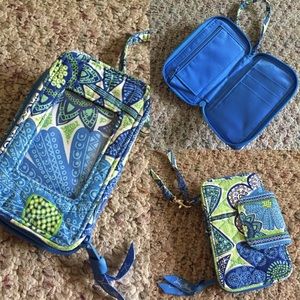 Vera Bradley smart phone wristlet brand new