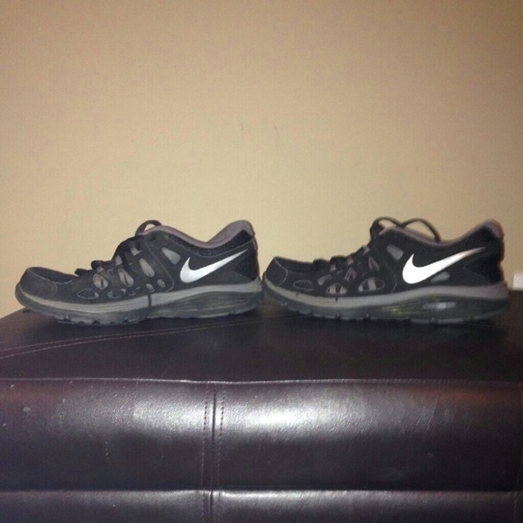 Boys Nikes - Picture 2 of 4