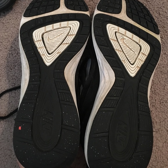 Boys Nikes - Picture 3 of 4