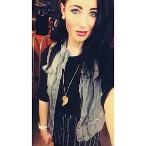 Meet your Posher, Skyelar