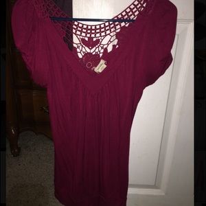 Lace back t shirt burgundy
