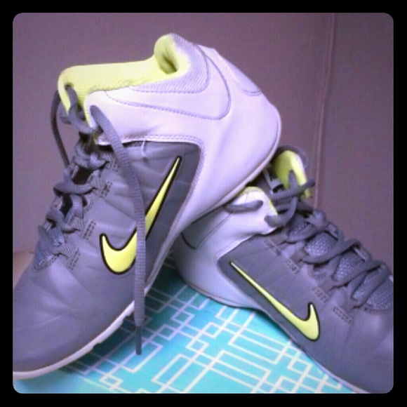 Nike Pro V
