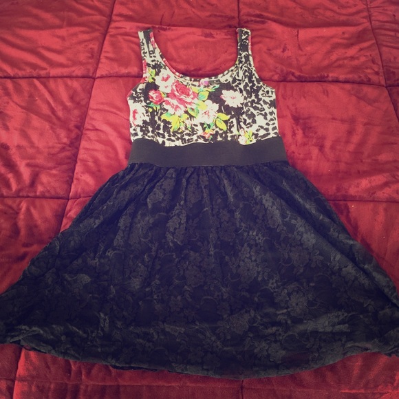 Mini floral and lace dress