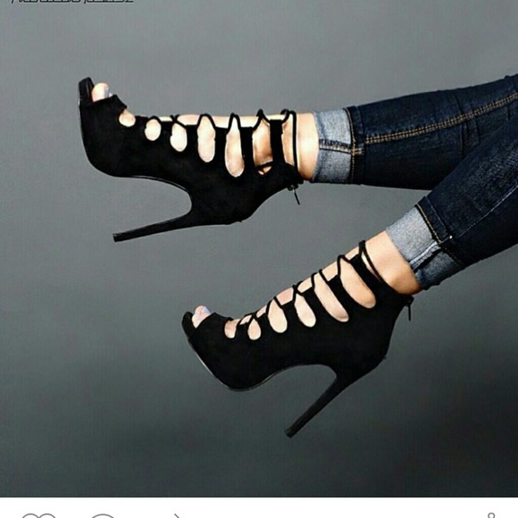 New Vixen Black Lace Up Heels 8