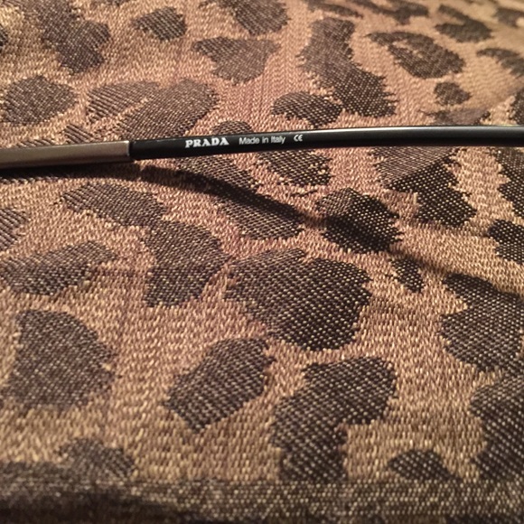 Prada Frames you can ad your lens gently worn - Picture 3 of 4