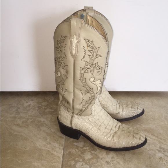 Gorgeous white alligator cowgirl boots!