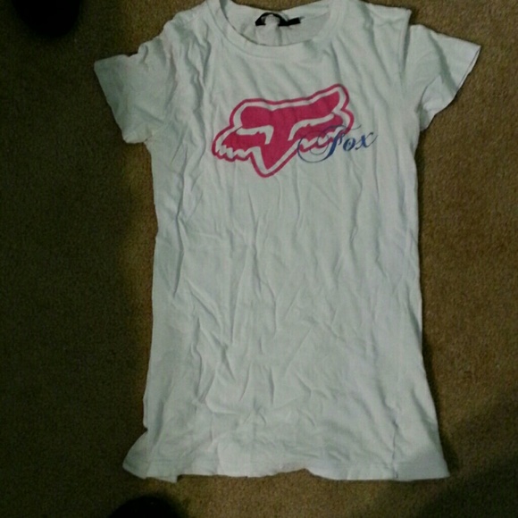 White short sleeved short sleeve shirt