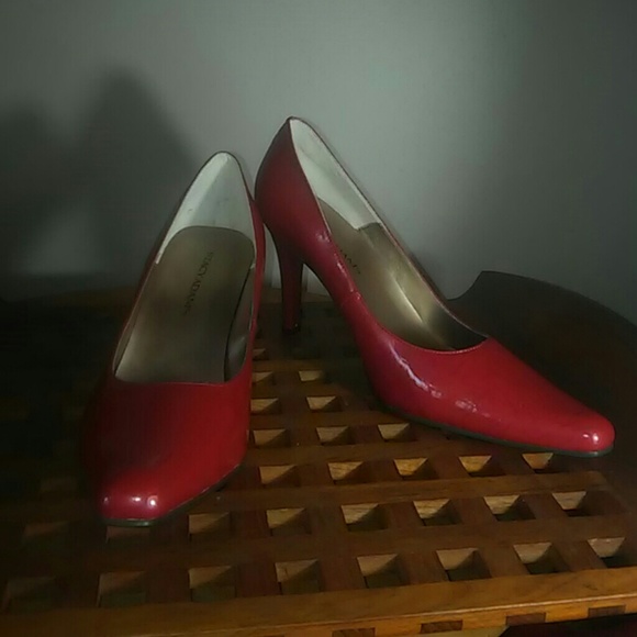 Hot red patent pump!