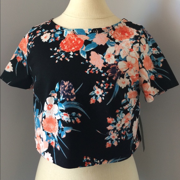 Floral print crop top!