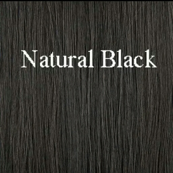 Straight black 23" hair extensions for @laaura_17