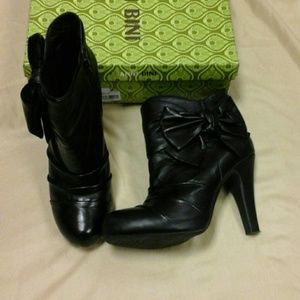 New in box Gianni Bini short boots