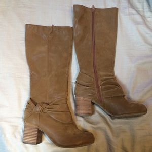 Tan blowfish boots size 8