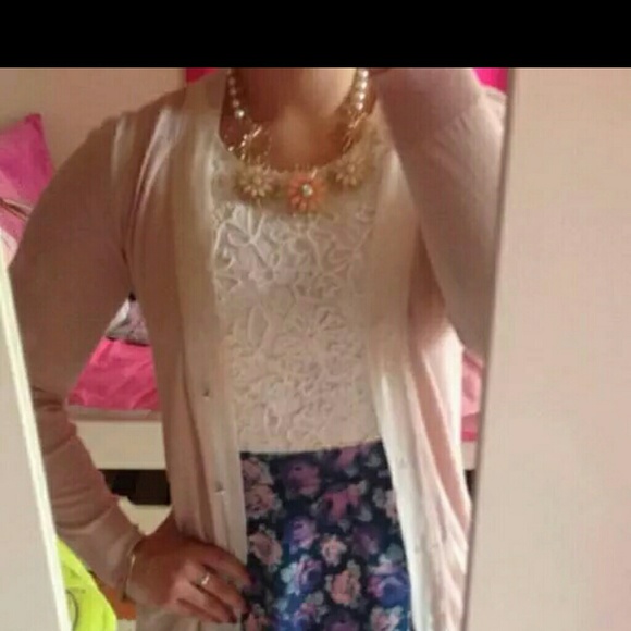 ❌sold❌ White crochet lacey floral top