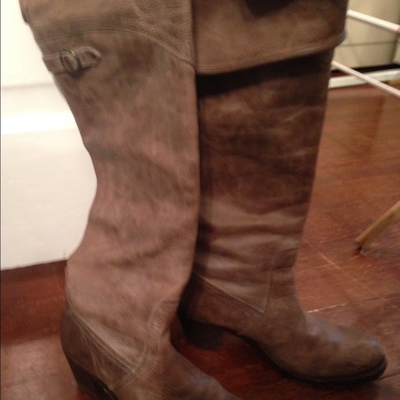 FRYE Jane Tall Cuff -Antiqued Leather - Picture 2 of 3