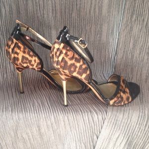 guess sexy leopard and patent heel size 8.5