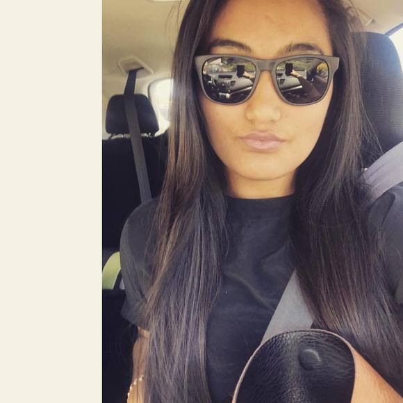 Meet your Posher, Ruth - Picture 1 of 1