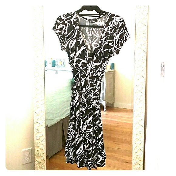 Dress - Picture 1 of 3
