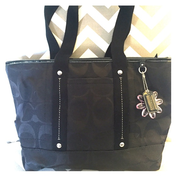 🎀SALE🎀 Coach Black Medium Tote.