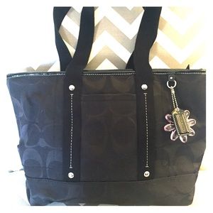 🎀SALE🎀 Coach Black Medium Tote.