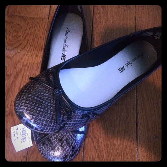 American Eagle flats w/ Bow