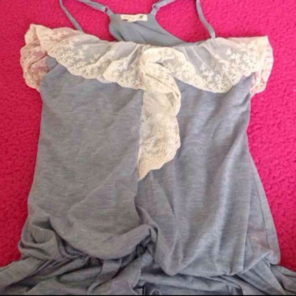 3 tank top bundle - Picture 3 of 4