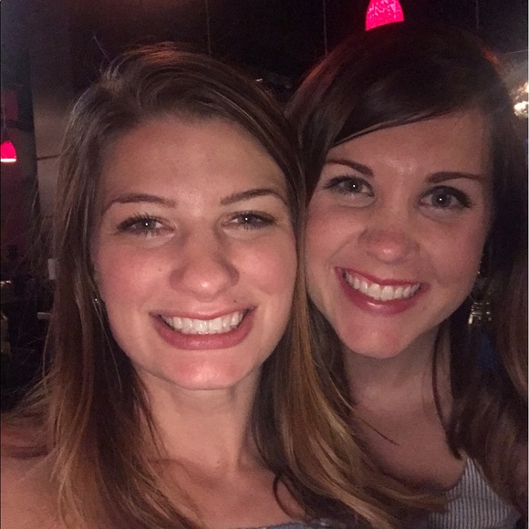 Meet your Posher, Laurin 🍍🍍🍍 - Picture 3 of 4