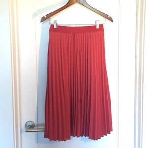 Coral pleated skirt