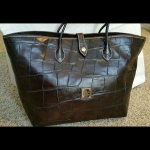 Dooney & Bourke large Cindy tote