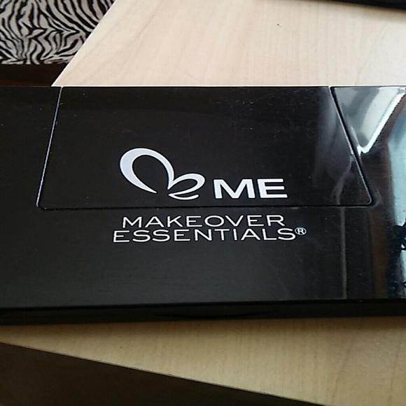 Makeover essentials - Picture 2 of 2
