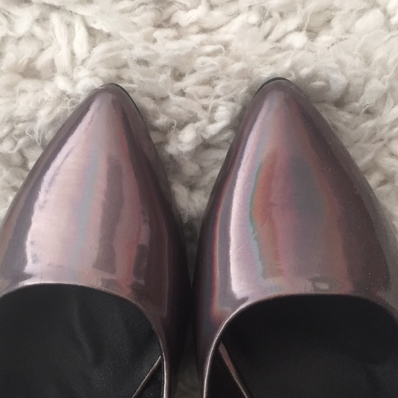 Metallic Pumps - Picture 2 of 3
